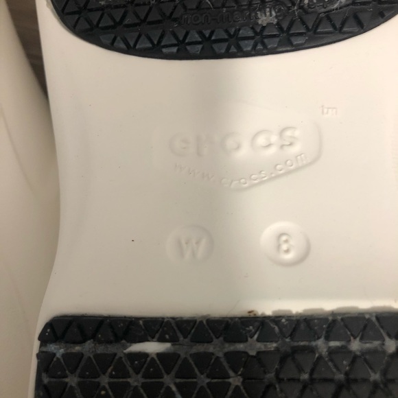 Crocs slip on shoes size 8 - Picture 6 of 6